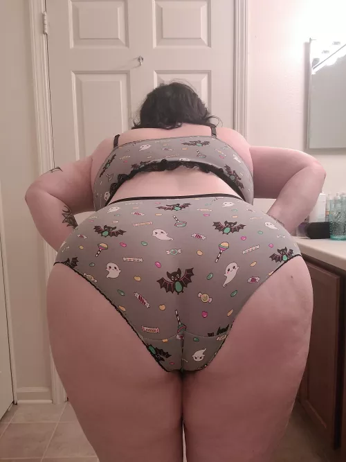 Halloween comes once a year, I cum much more(;