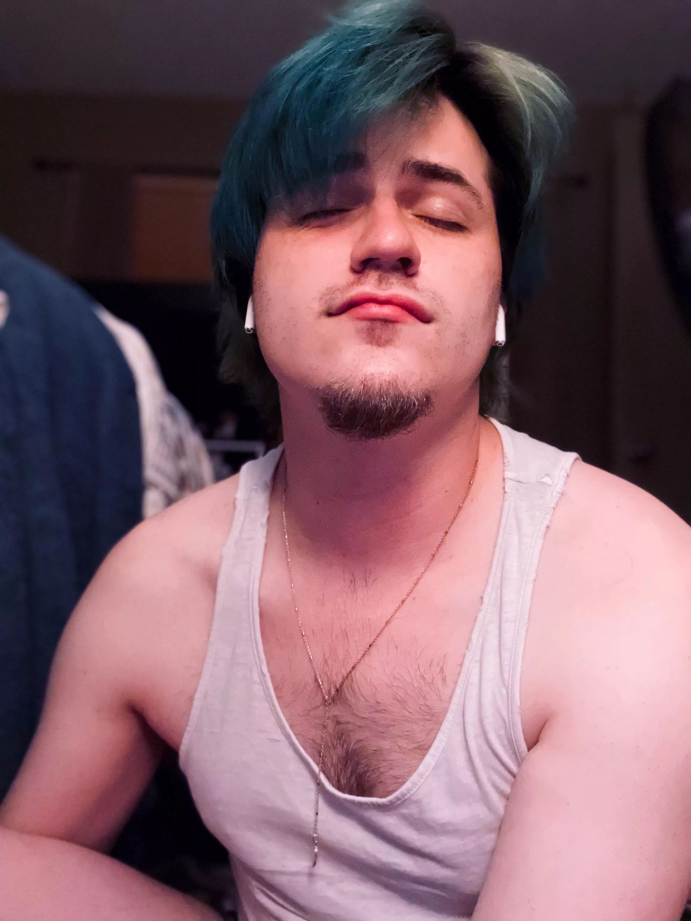 How are the gamers tonight? I’m especially bored 🥱