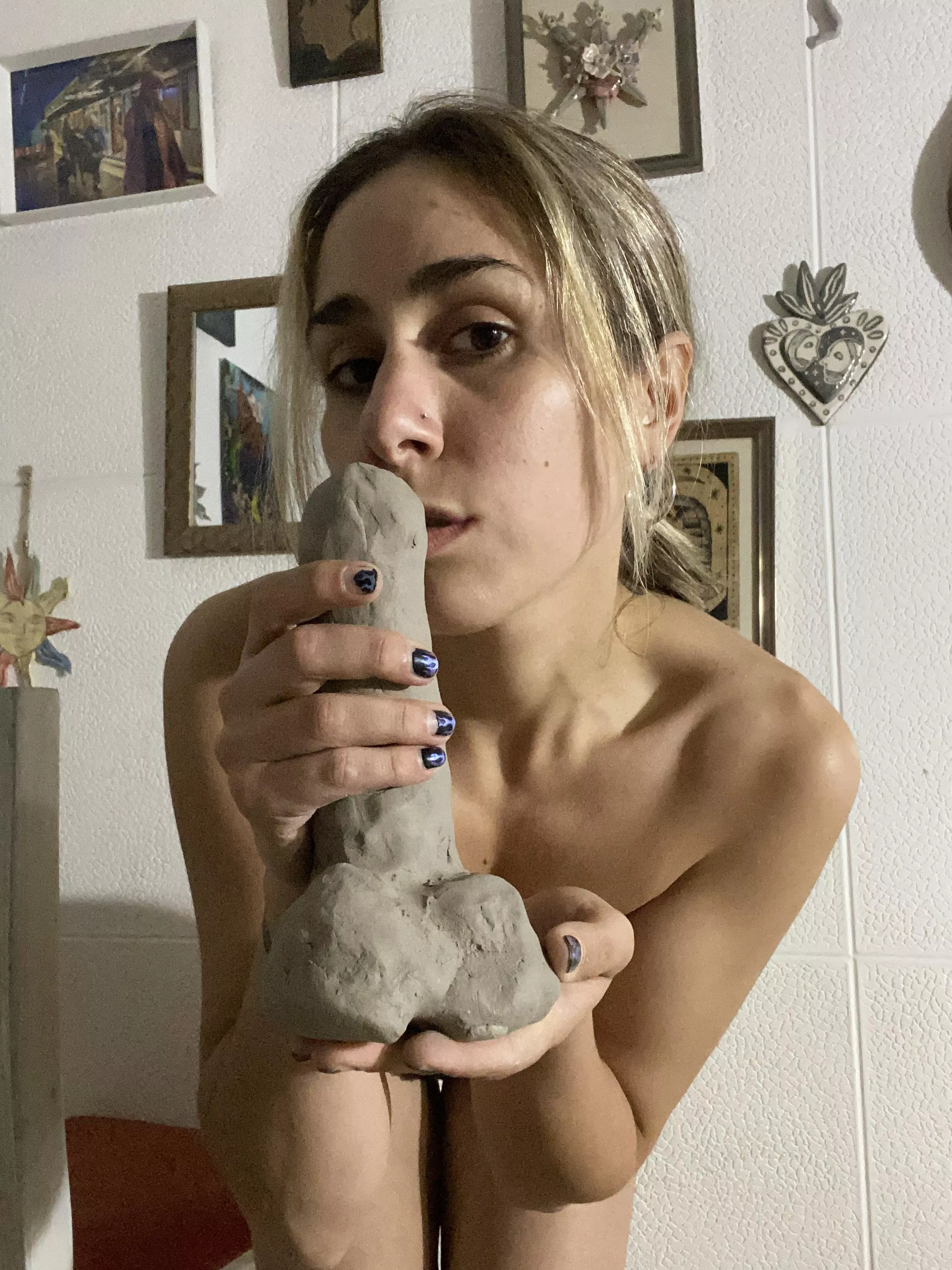 I am a great artist and with my own hands I modeled the type of cocks that I love❤️❤️❤️ talk to me, I am going to model an exact copy of your worm and you are going to see how I can destroy it 😈🥵 [domme]