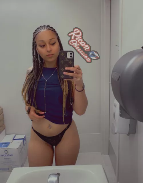 I often get horny at work 😩 come see all of my explicit work selfies on my VIP OnlyFans 😋