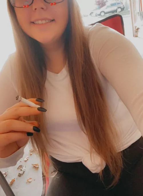 I rarely smile but it’s the weekend and it’s beautiful outside ☀️🚬