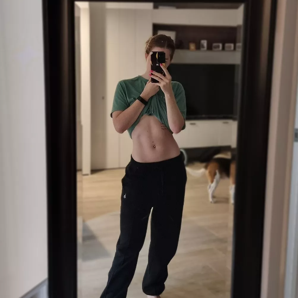 I wish abs stayed all year round! [F] ☺️☺️