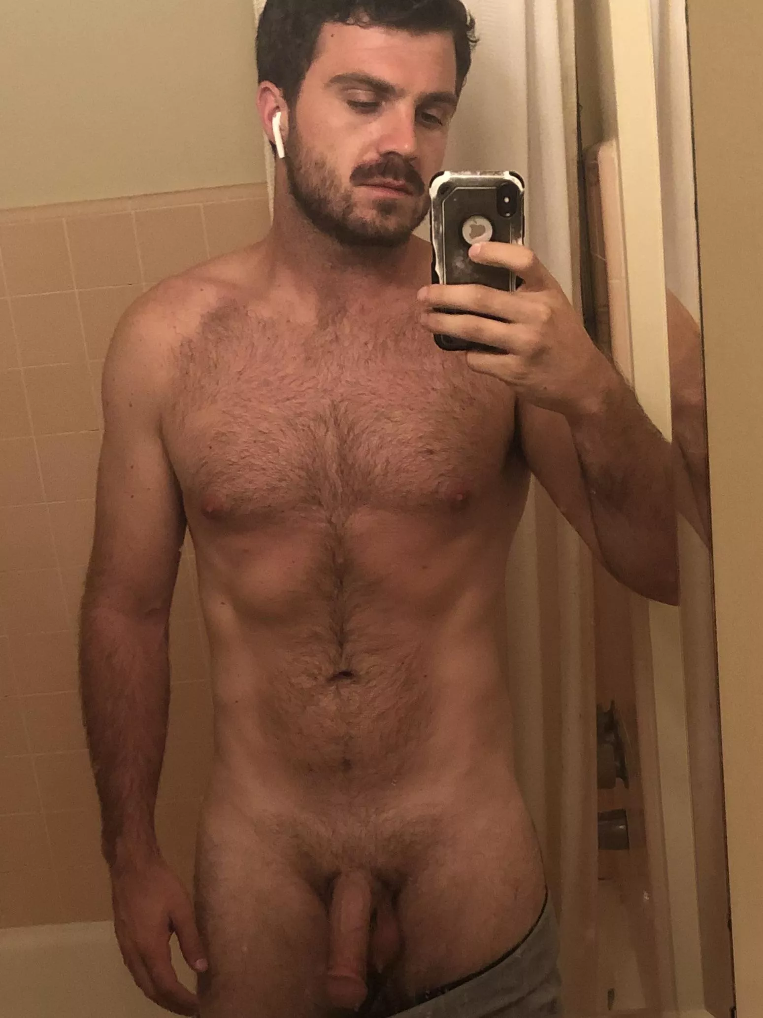 Just found this sub and guys here are so fucking hot 🥵