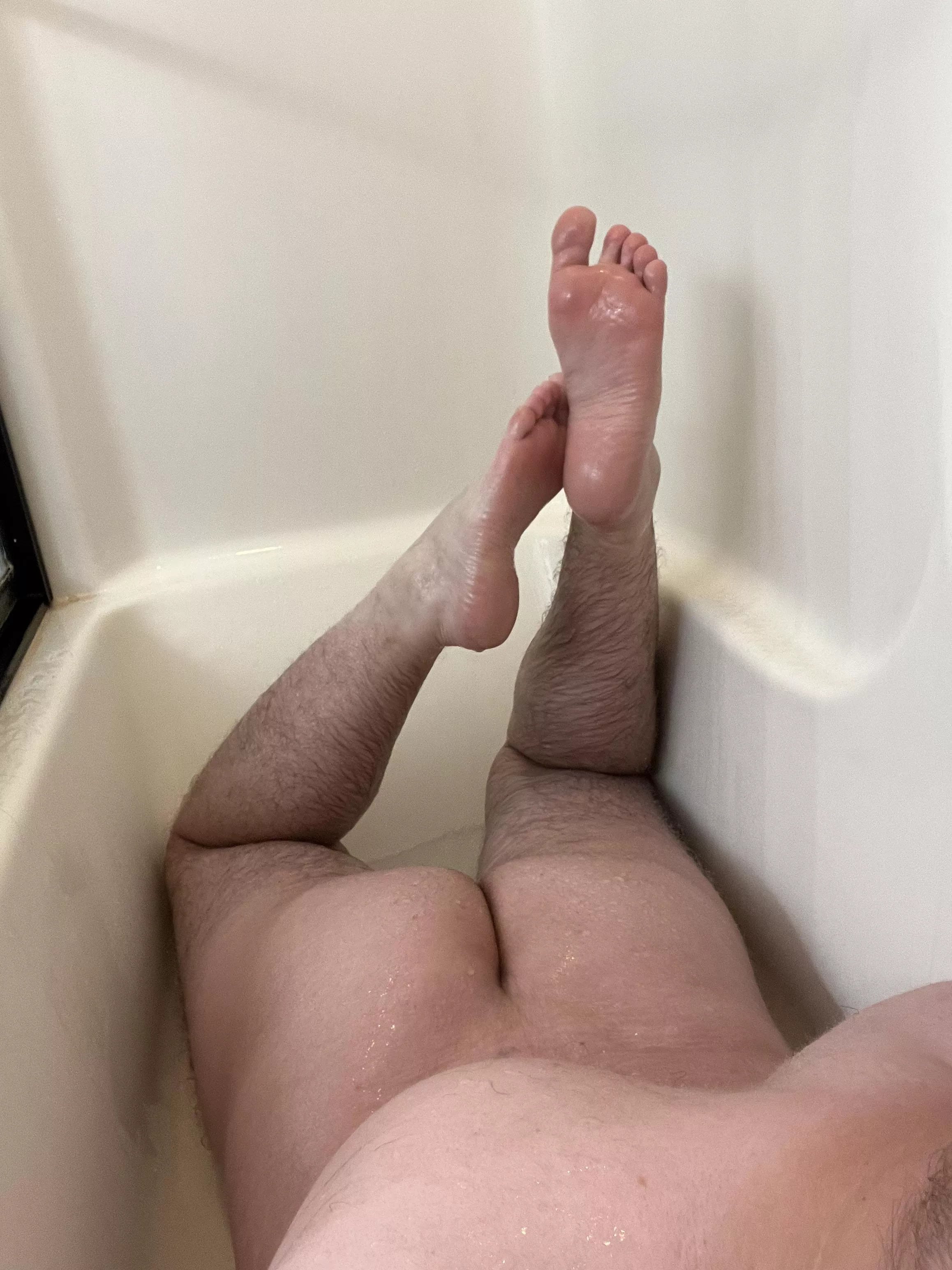 Need a bear to clap this cub’s cheeks😘