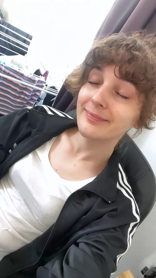 the pleasure of feeling cute without any makeup or filters