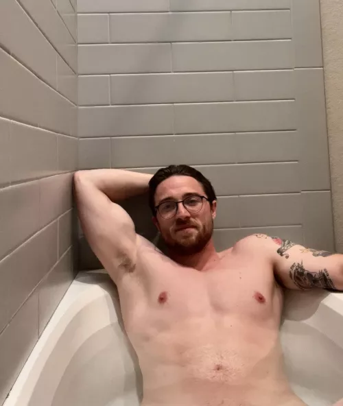 Who’s gonna give me a massage to fix these back pains?😅