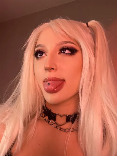 Amane Misa’s goofy ahegao 👉🏻👈🏻