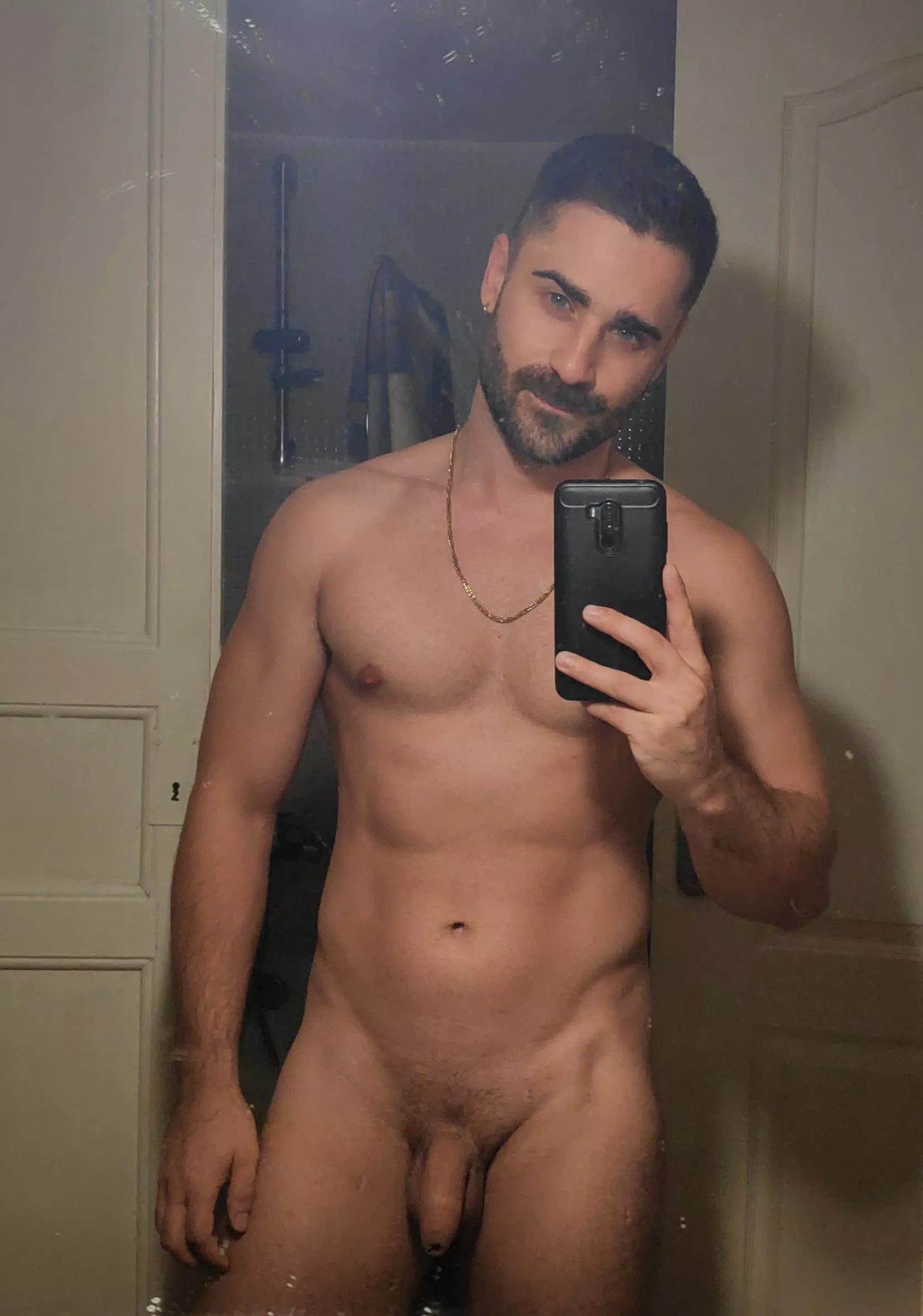 Any volunteer to make it grow inside her mouth? 🙄🥵