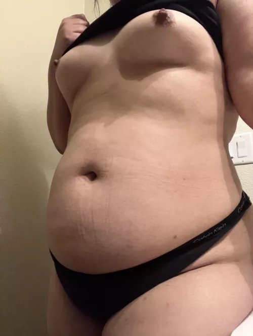 Been wanting some soft kisses, you decide where 🥰