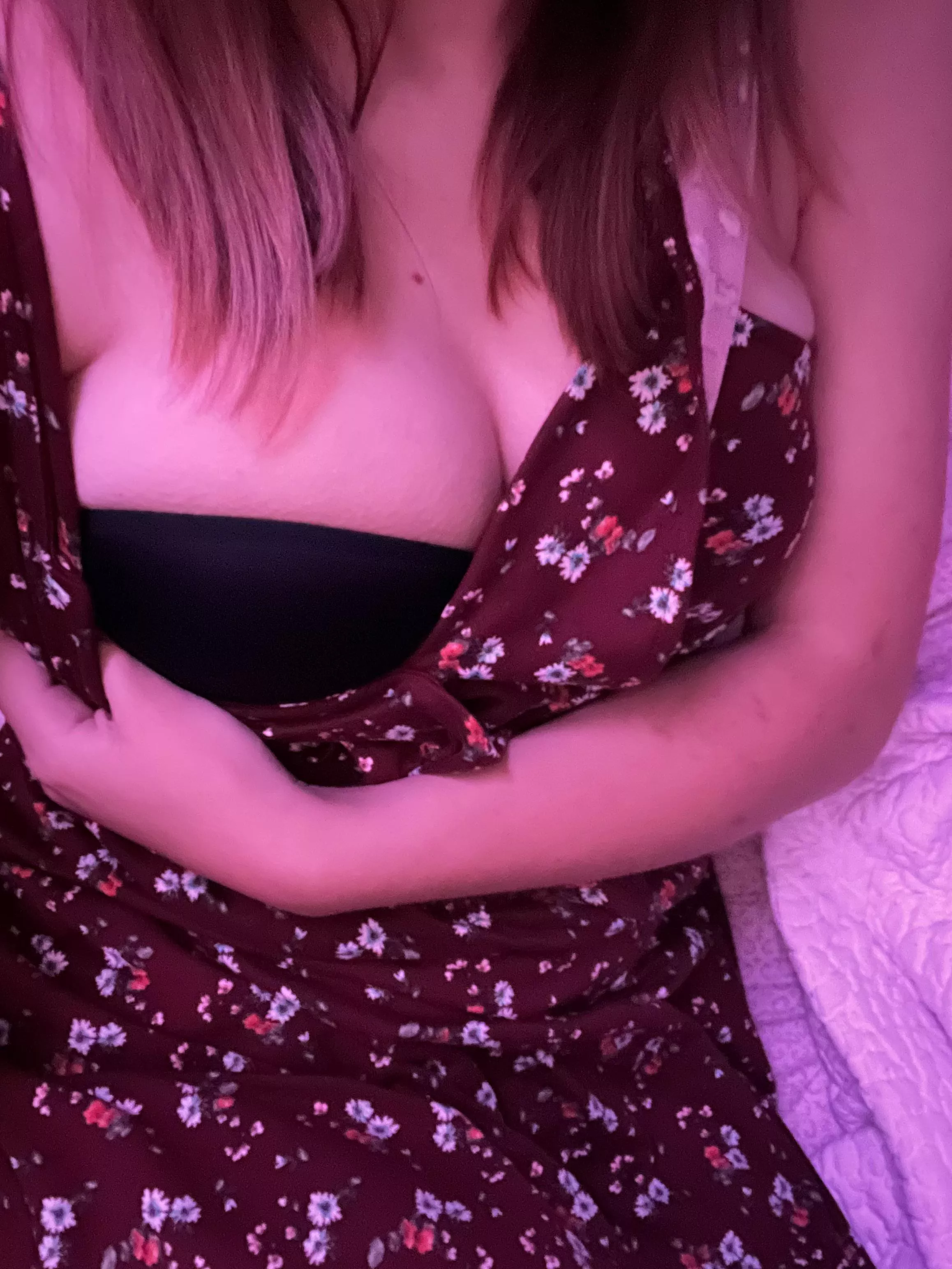 [f] Hope your weekend is going as well as mine is🥰