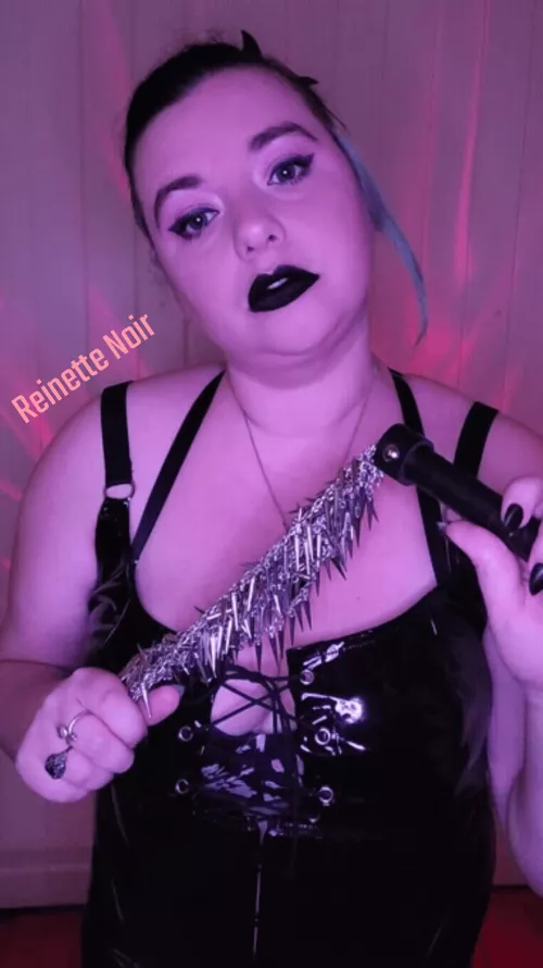 I love this flogger, the pretty jingling sound before it strikes flesh