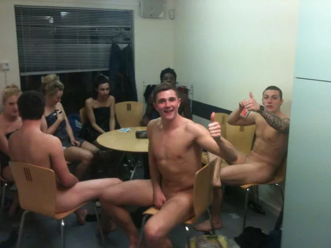 I respect a woman's modesty. This is why I love CFNM.