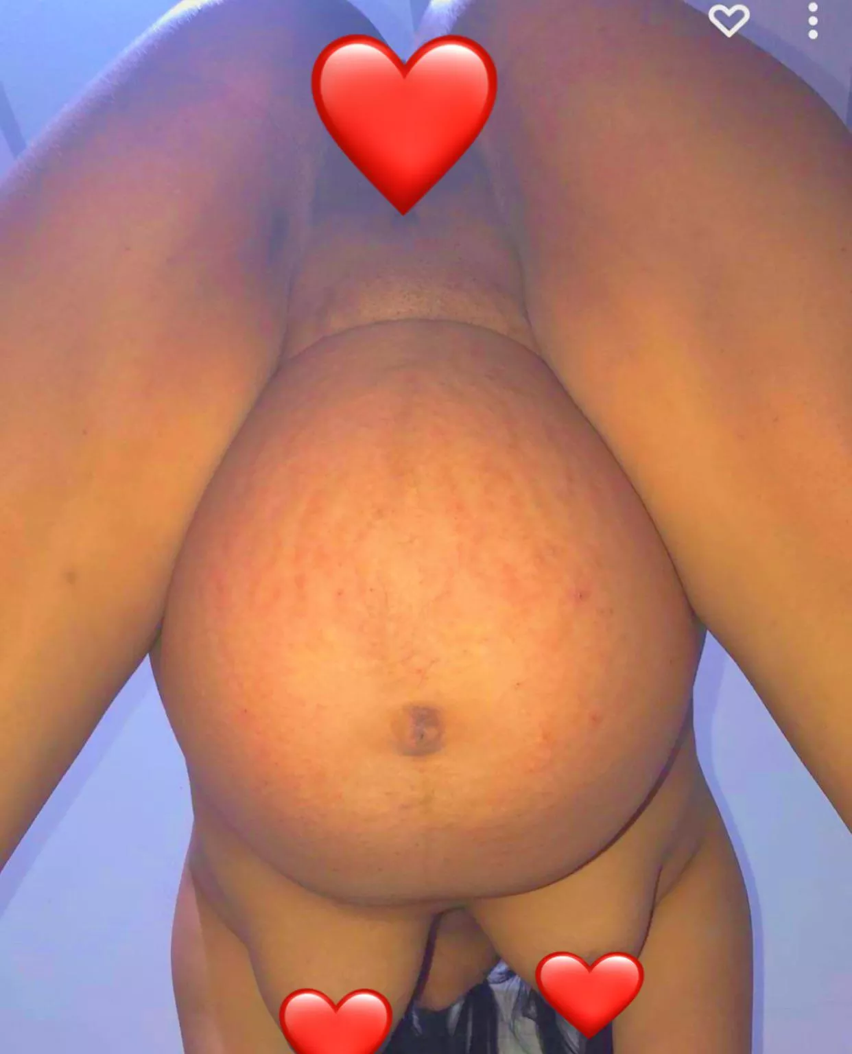 My belly looks so round in this angle 😜☺️🥰