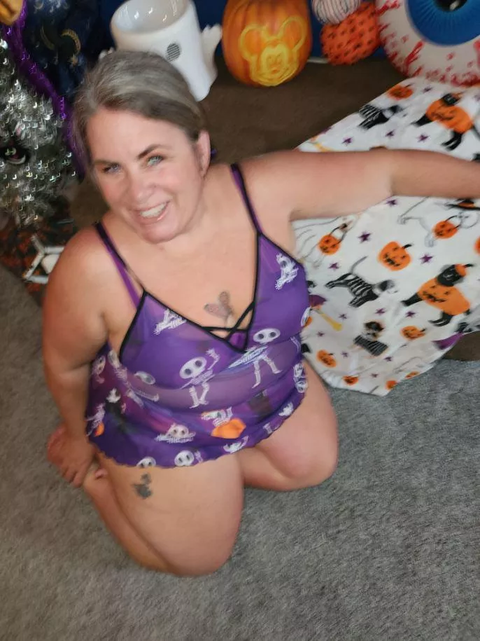 Normally, this time of year I’d say let’s cuddle and watch a scary movie but I’ll be watching the NLCS this afternoon. 🎃⚾️👻