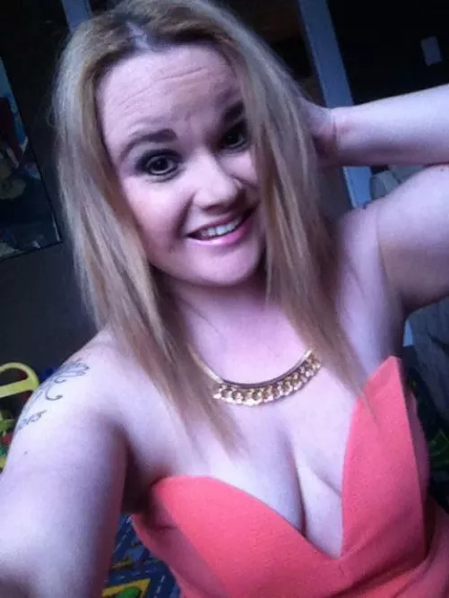 Ontario girl, heard their bigger out west! Lemme see who’s bigger than my man [F]