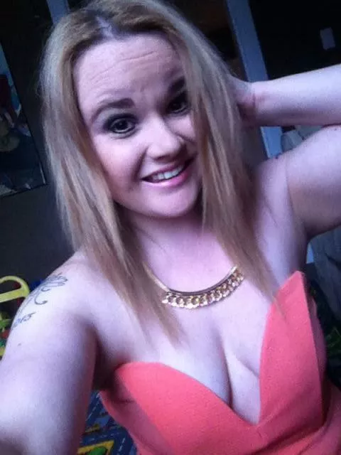 Ontario girl, heard their bigger out west! Lemme see who’s bigger than my man [F]