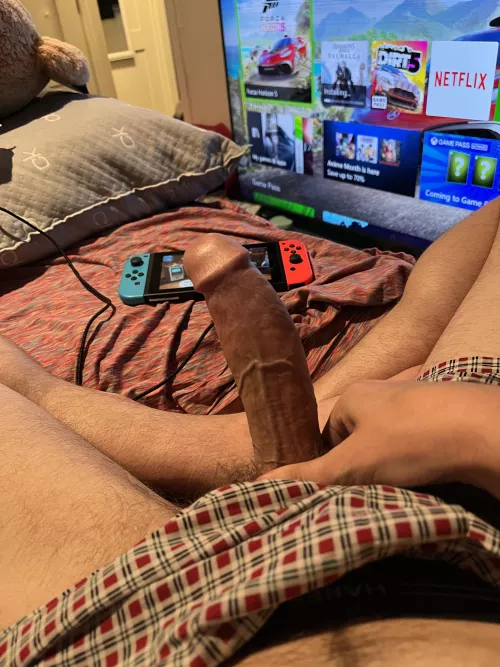 Since everyone loved my dick last night, here’s another. DMs are always open