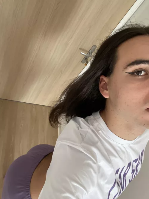 Spank my ass! Spank my ass! Spank my spank my spank my ass!!! 🤭