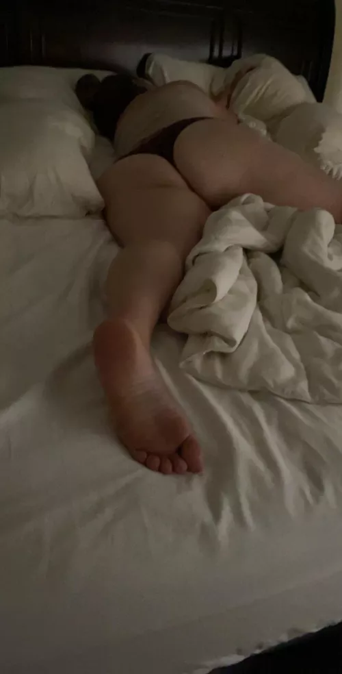 Swapping pics and videos of my 33yo chubby wife this evening. Kik or telegram preferred.