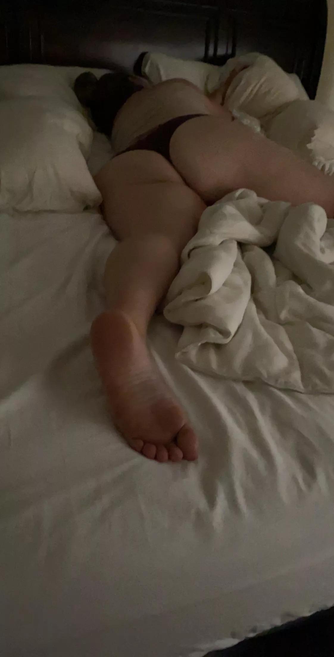 Swapping pics and videos of my 33yo chubby wife this evening. Kik or telegram preferred.