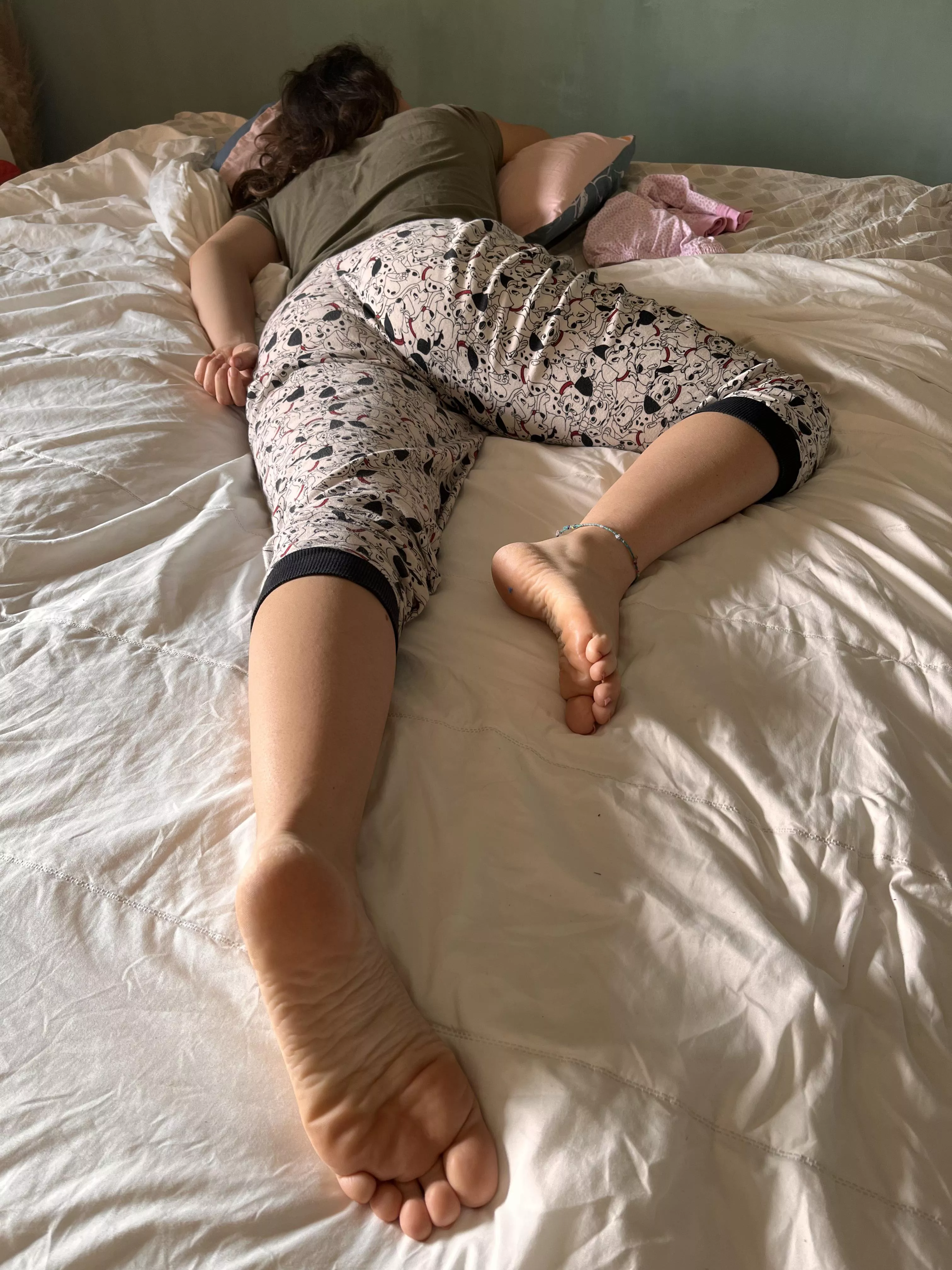 This bed is so comfortable 😌