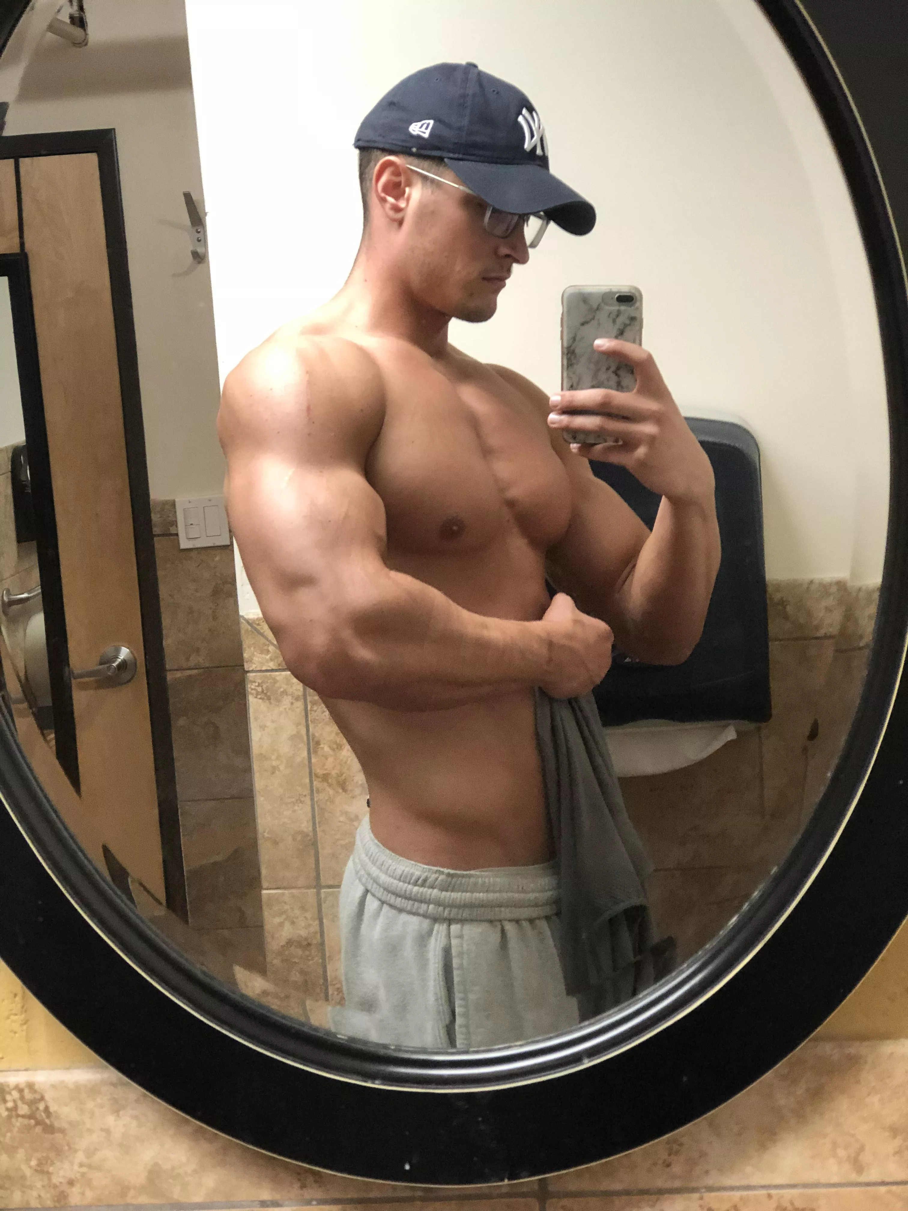 When you’re out lifting on a Saturday night cause you have no friends and don’t like to party lol