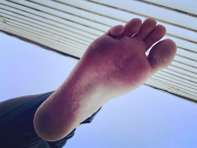 Who loves a man’s dirty feet over their face?