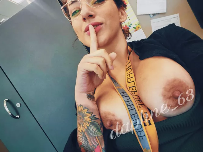 Working on a Sunday is exceptionally fun because i get to do what I want...the only thing that would make it better is you eating me out from under my desk. Would you?