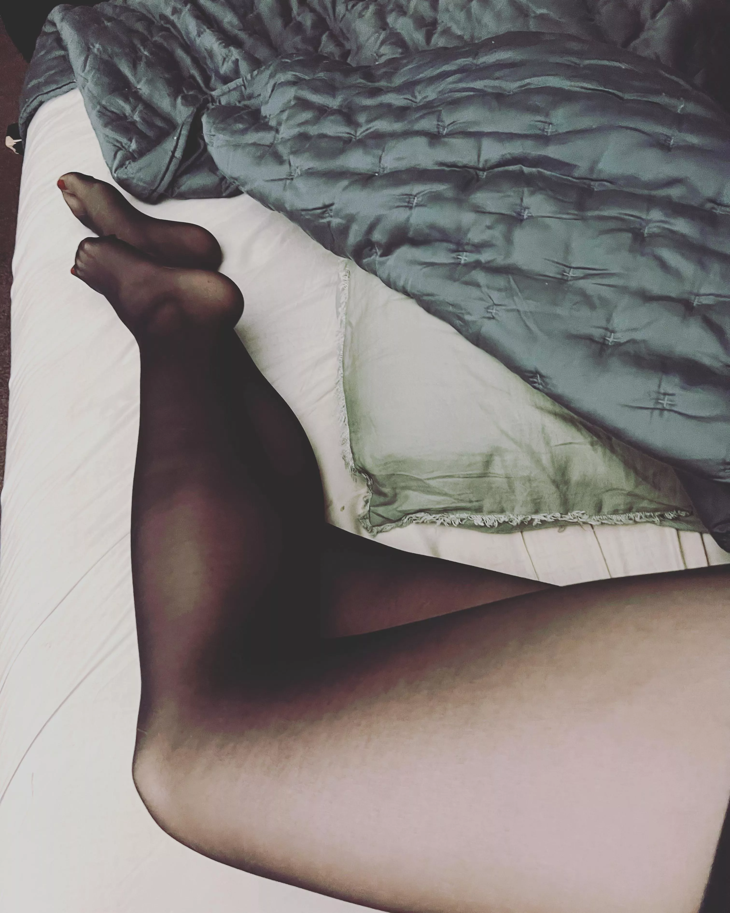 Would you lay in bed with me? 😏🤭