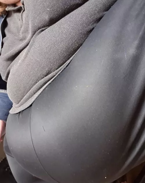 you know you’re morbidly obese when the 10XL is starting to get tight 🥵😩🐷