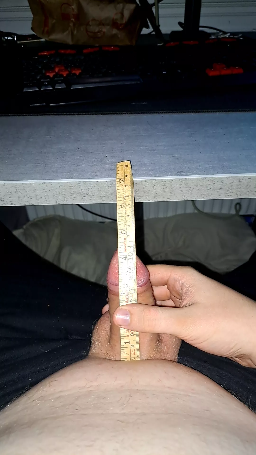 23 and barly above 4 love hearing and seeing how much bigger other guys are. Would love some humiliating differences in my dms.