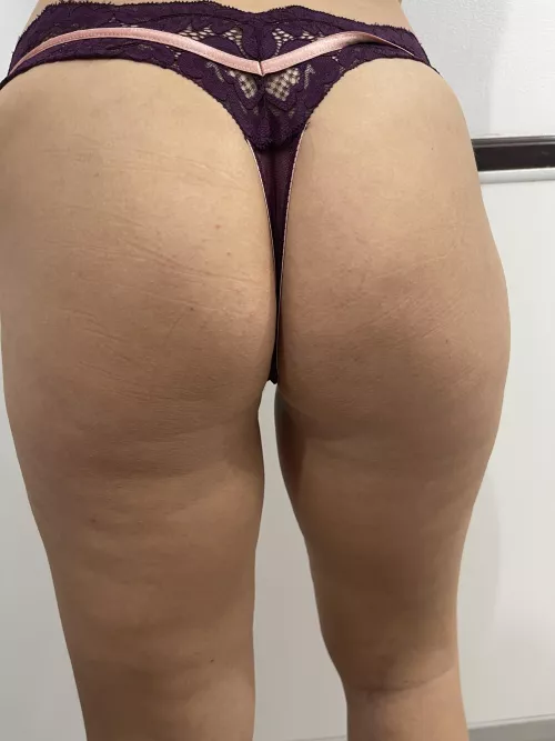 A little color in this wet day 💋💋[image]