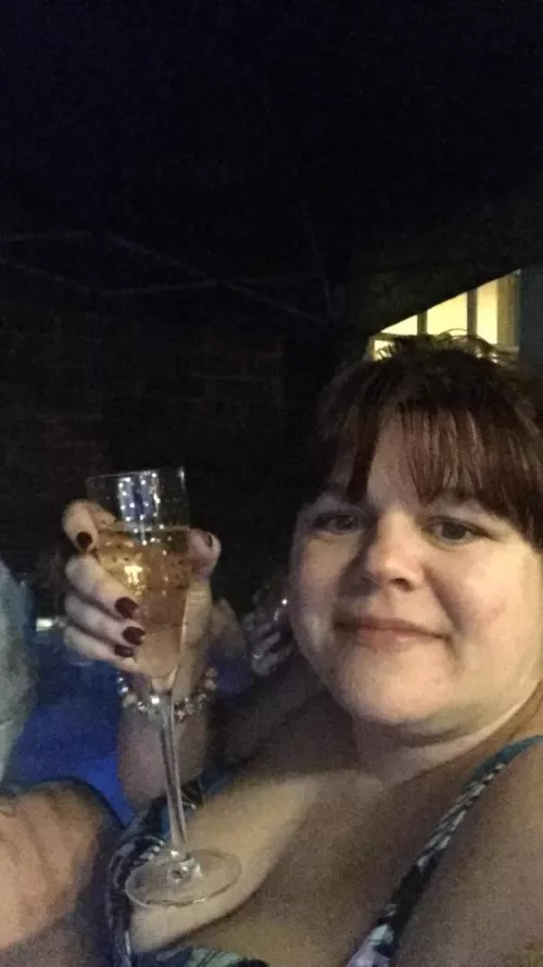 A milf I know from the pub. Would love to fuck her