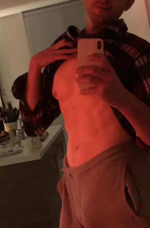 Any bros going to London COMIC CON this Sat 29 October? Want to explore it with a hyper hung super hero? 🤓 My geeky friend persuaded me to go but he’s had to bail. I still want to go. Who wants to meet up? Disclaimer - I know nothing about the comic