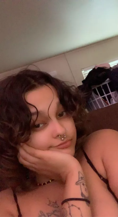 I come bearing love and attention for all my pretty boys out there