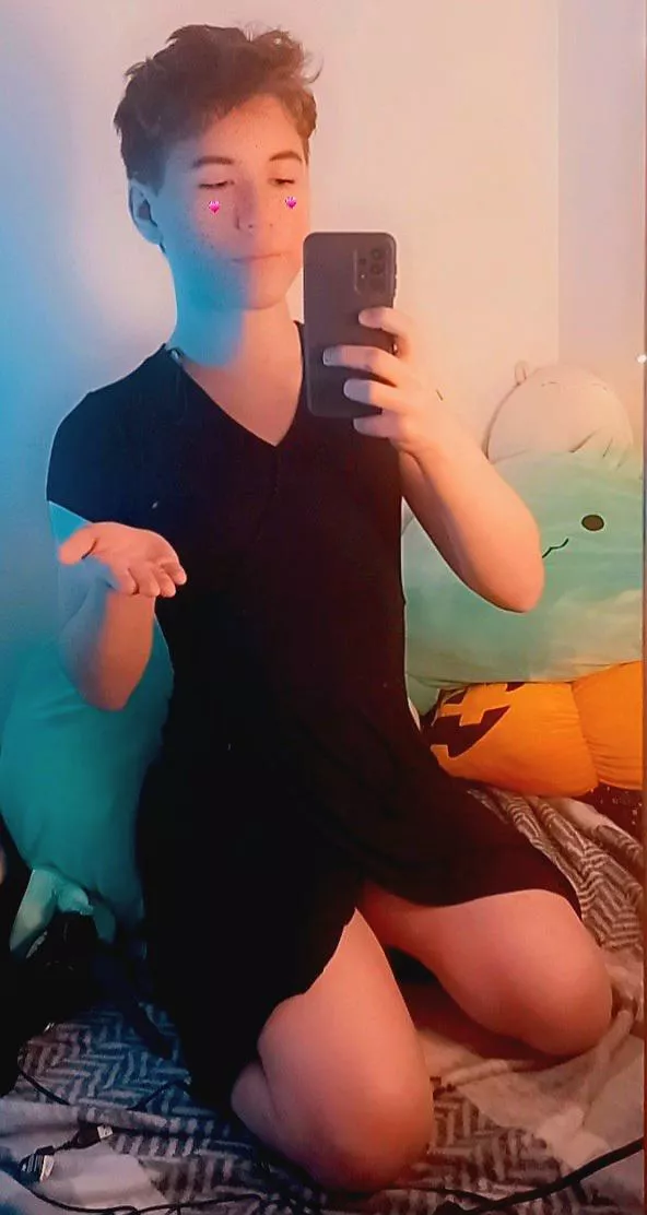 I present to you boi in dress🥰