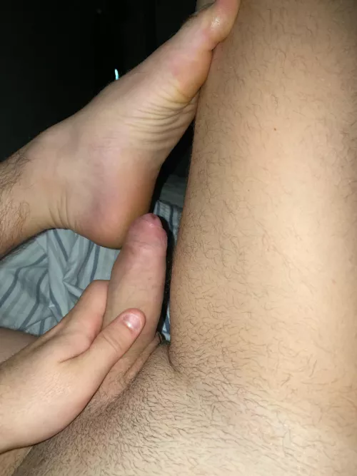 I think I could cum on my feet. Let me know if you wanna see…