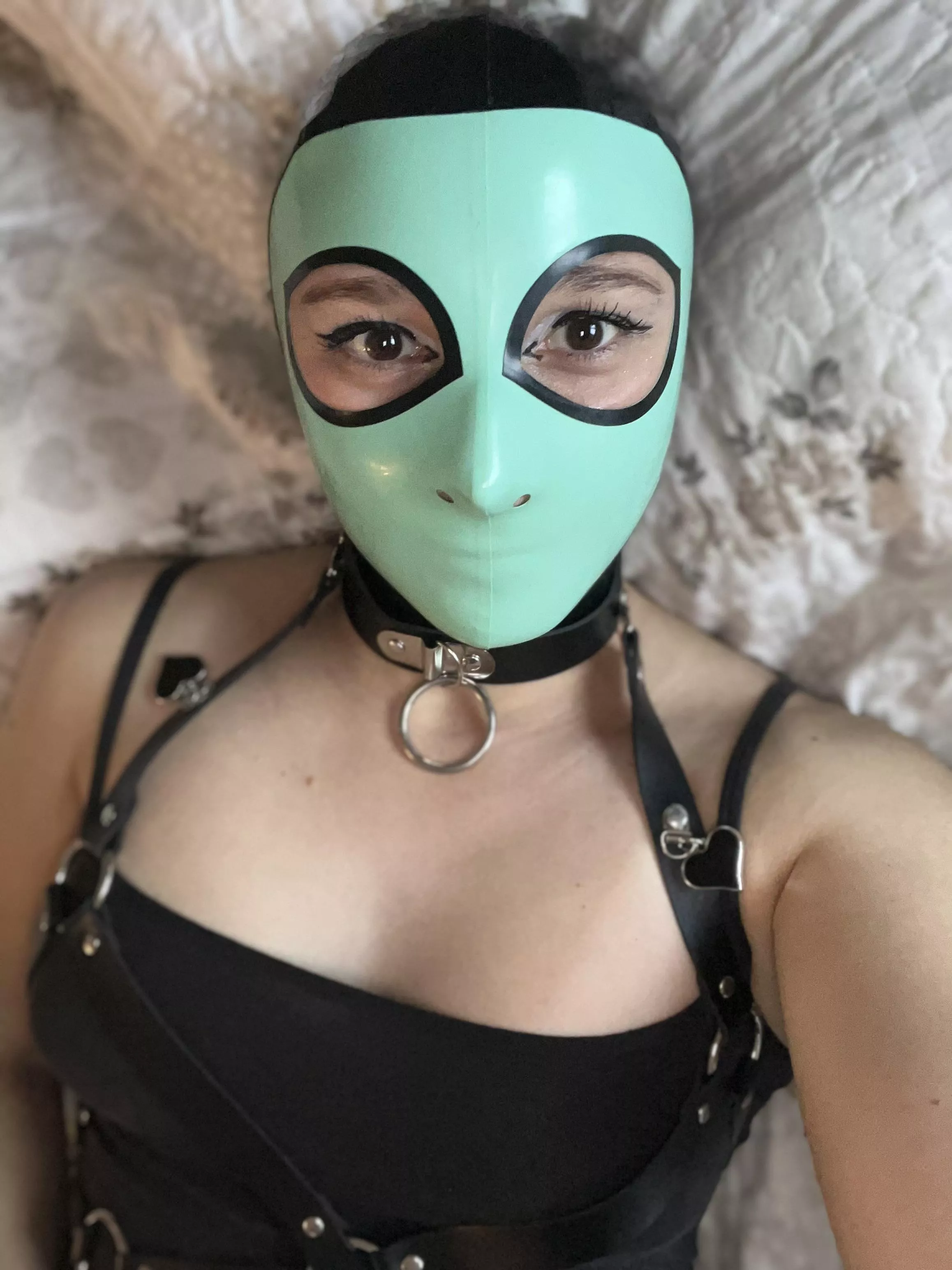 I’m i a good doll?😣