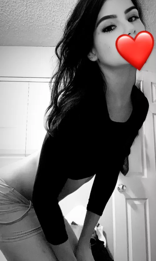 Im lookin for a cute boyfriend that knows how to take care of a cute girl like me 🥰💕