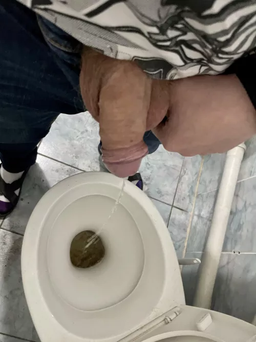 It’s curved to the left, but I learned to aim directly at the center