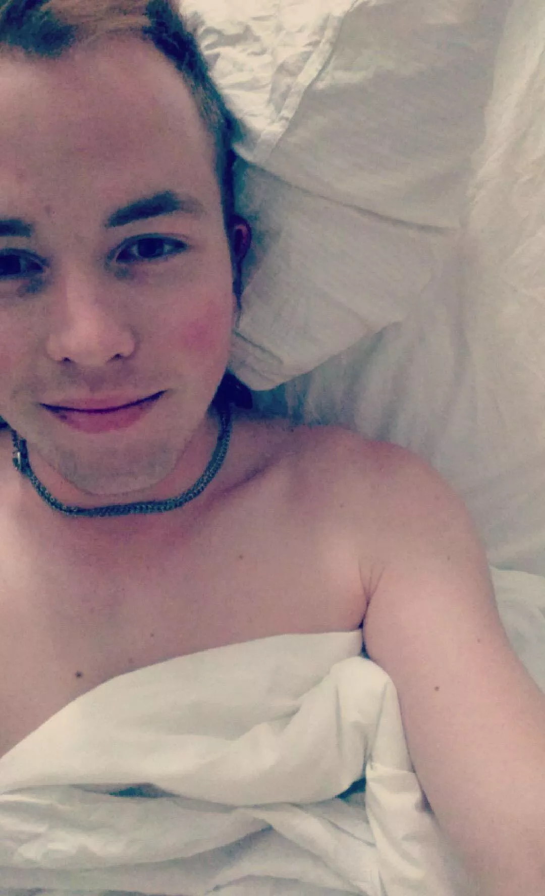 Just woke up and really don’t want to get out. So keep me here and text me 😆