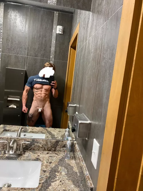 Morning workout complete. Cucks some in all shapes and sizes 😏