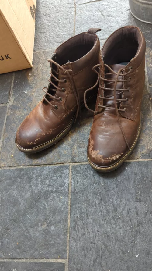 please help! does anybody know if this can be fixed? it's brown suede