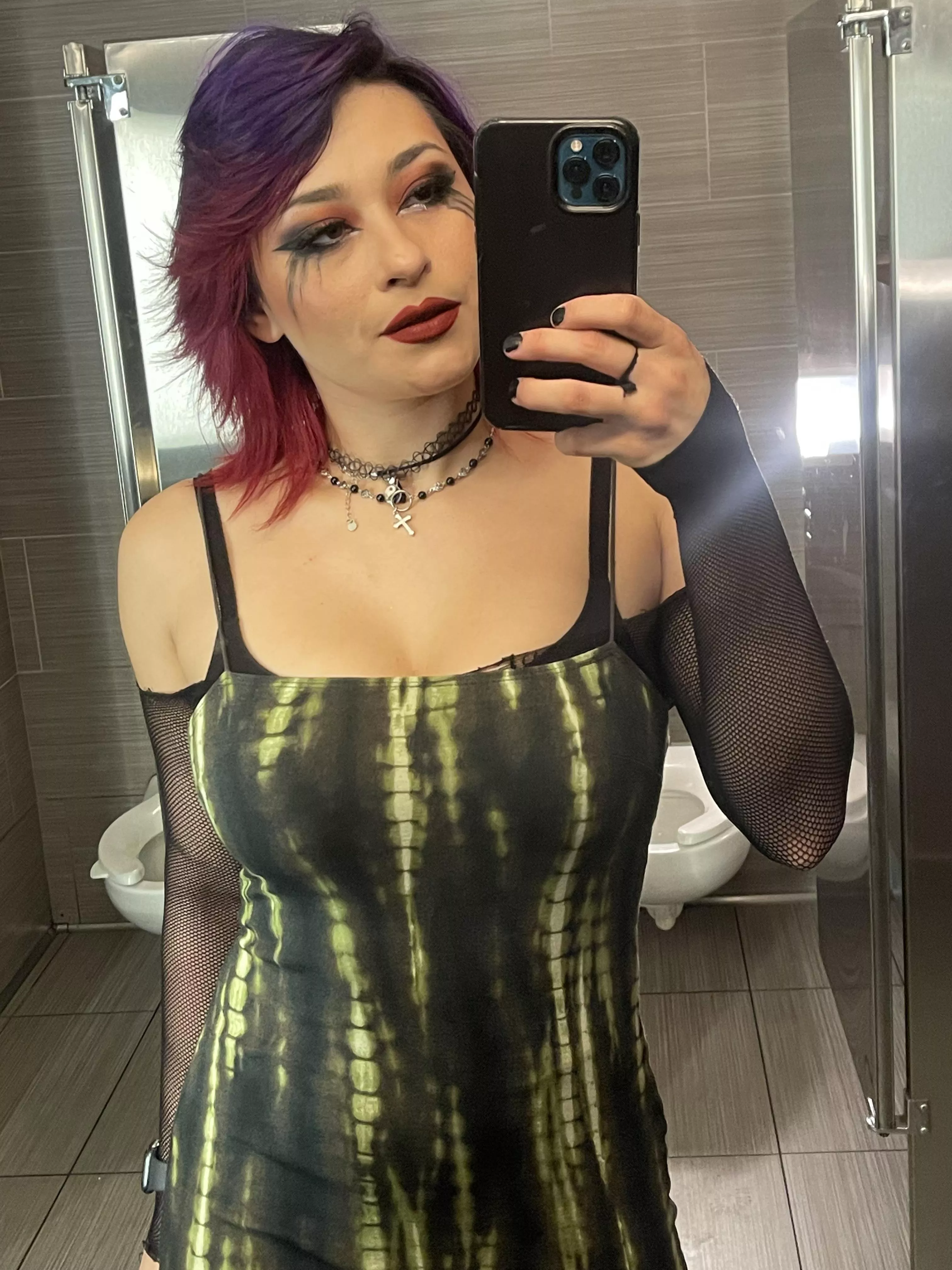 Quick bathroom pics before my show Friday night 💜