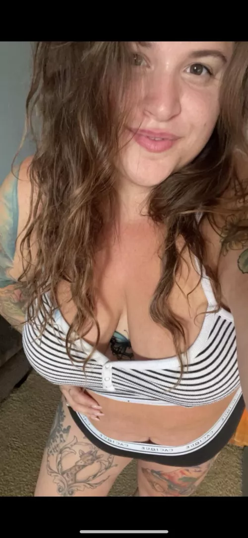 rise and shine , wake up with this sexy bbw and all of my curves covered in tattoos !