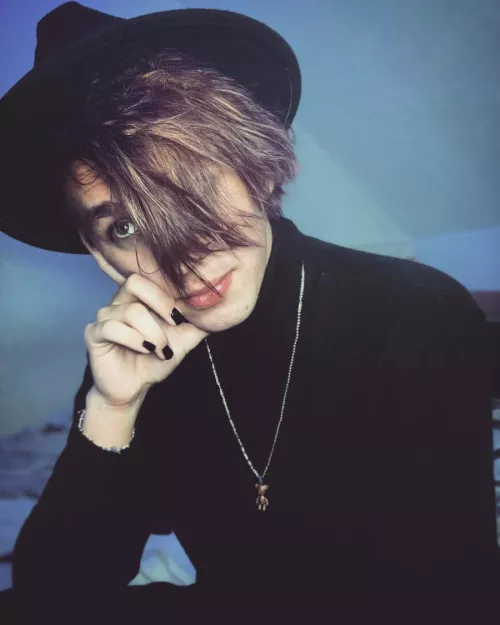 What do you think about the hat ?