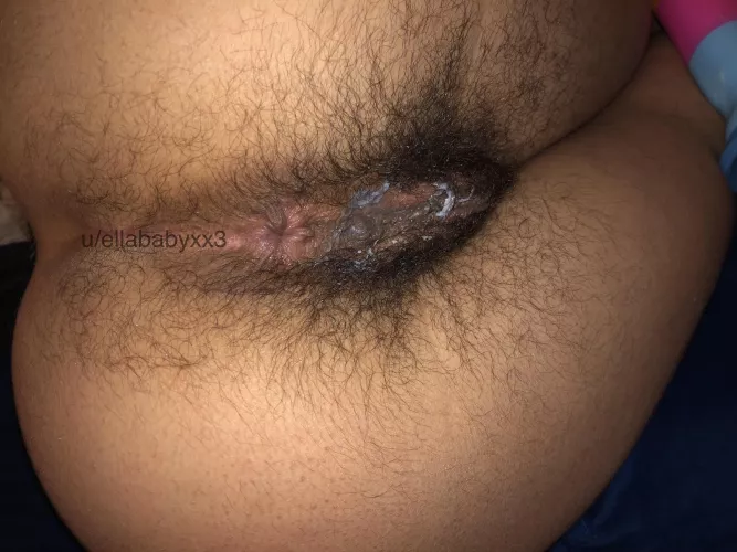 Who here likes hairy, creamy pussy and a tight asshole?🤤