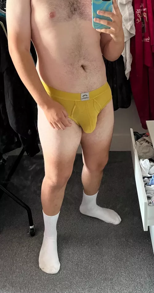 who loves a big bulge and white socks?👀