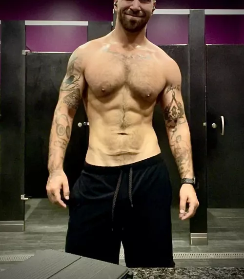 [29] yo married dad. Former fat kid trying to hit the best shape of my life before 30. How am I doing? 🤔