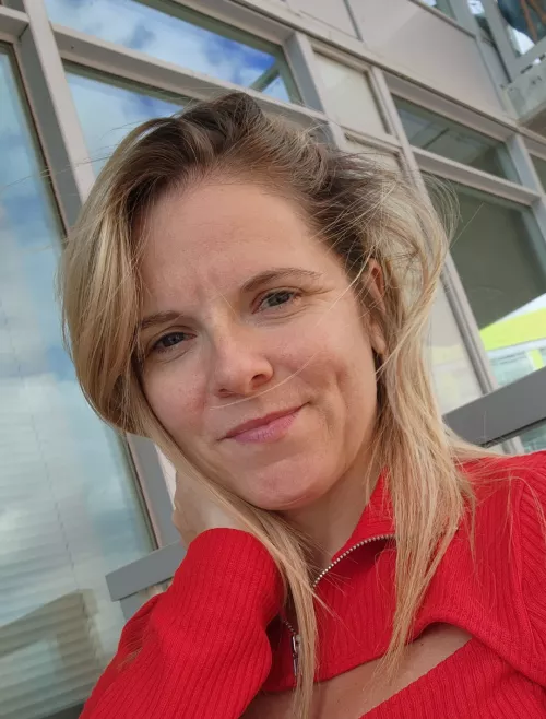 40 years old, no makeup, no filters [f]